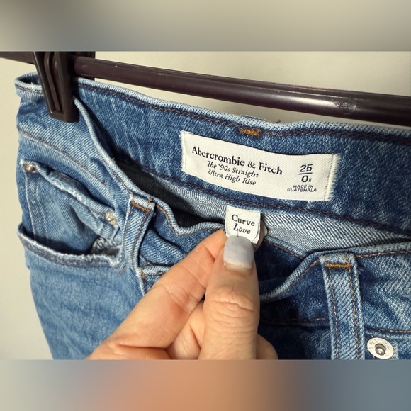 Like new! A&F 90s Ultra High Rise Straight Leg Curve Love - Picture 4 of 5